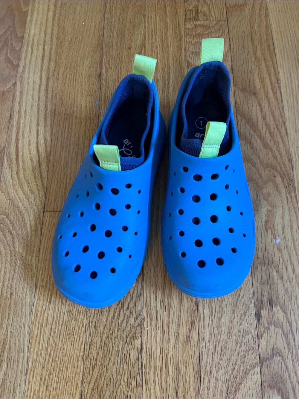 art class Blue Kids Slip-On Water Shoes with Green Pull Tabs